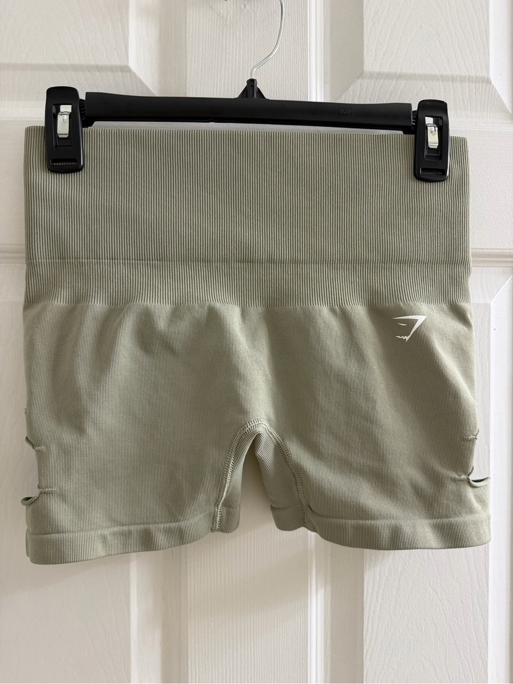 Gymshark Gains Seamless Ripped Shorts – Chalk Green – Medium
